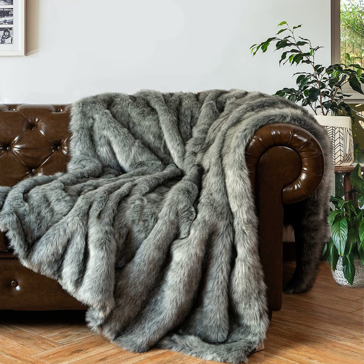 Grey 60"x80" Faux Fur Throw Blanket Y98135