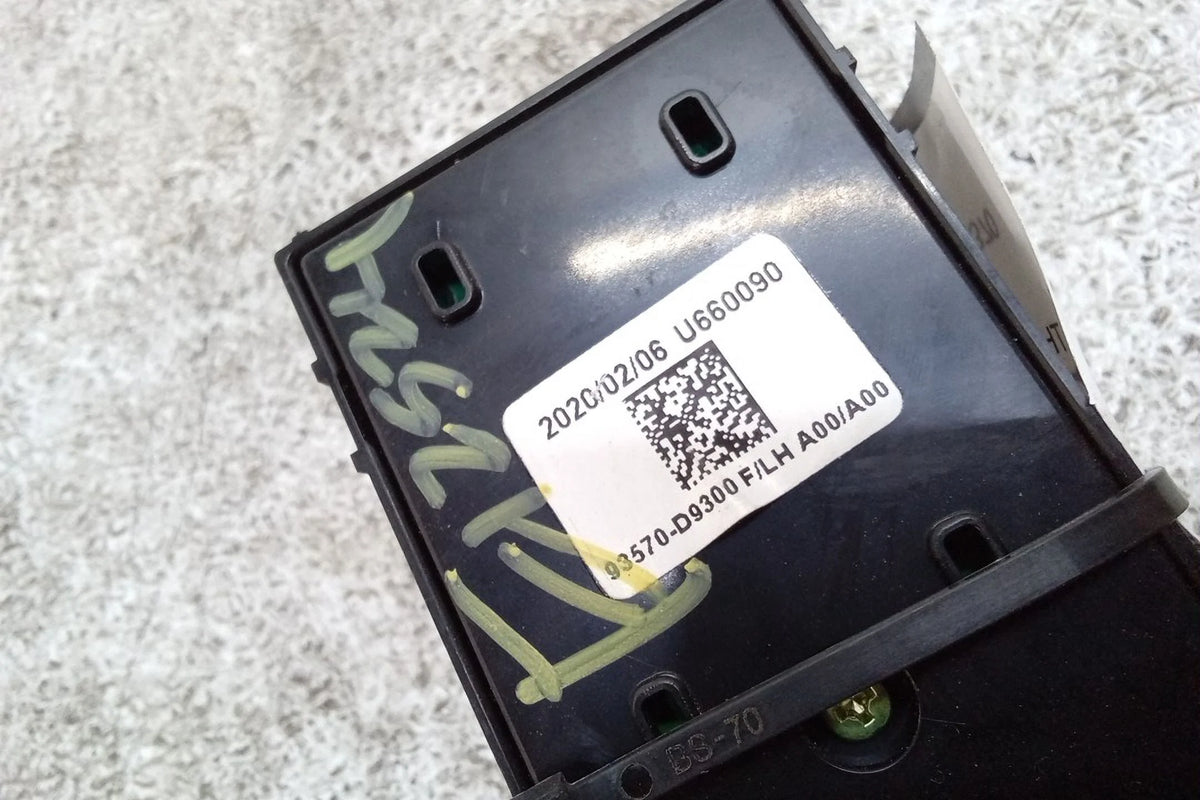 Pre-Owned Kia Sportage Driver Side Master Window Switch X928415