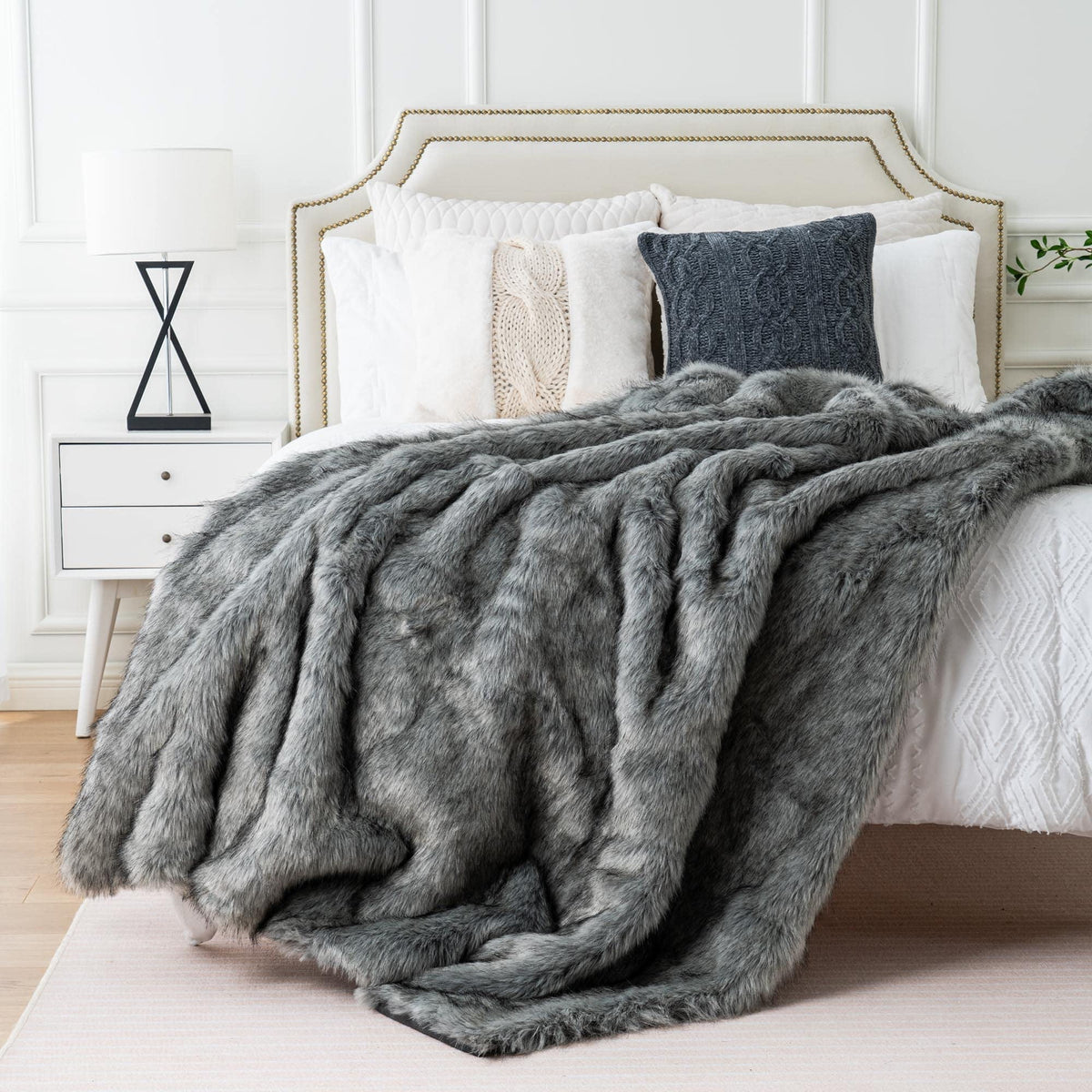 Grey 60"x80" Faux Fur Throw Blanket Y98135