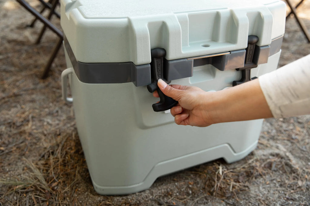 25 QT Ice Chest Cooler D6168