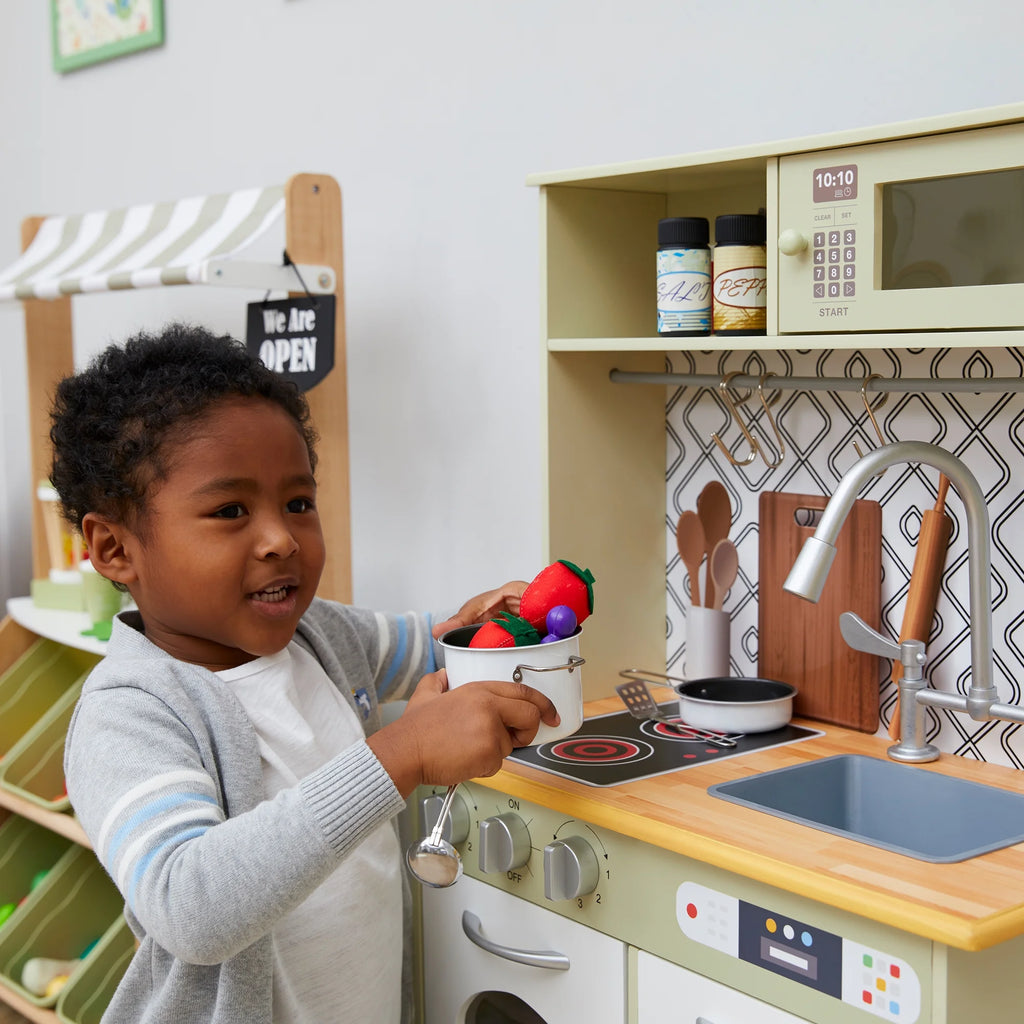 Green/White Wooden Kitchen Playset Q545803