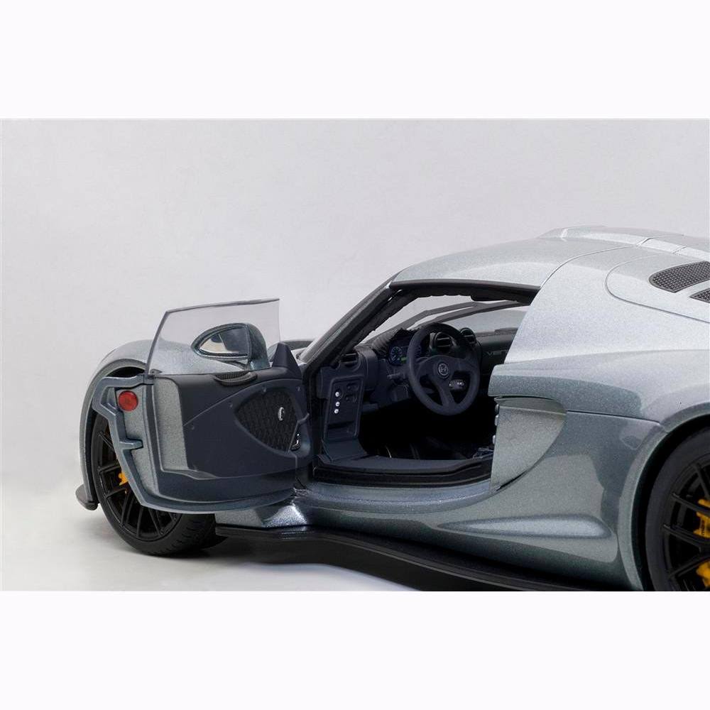 Silver 1/18 Diecast Model Car T870953