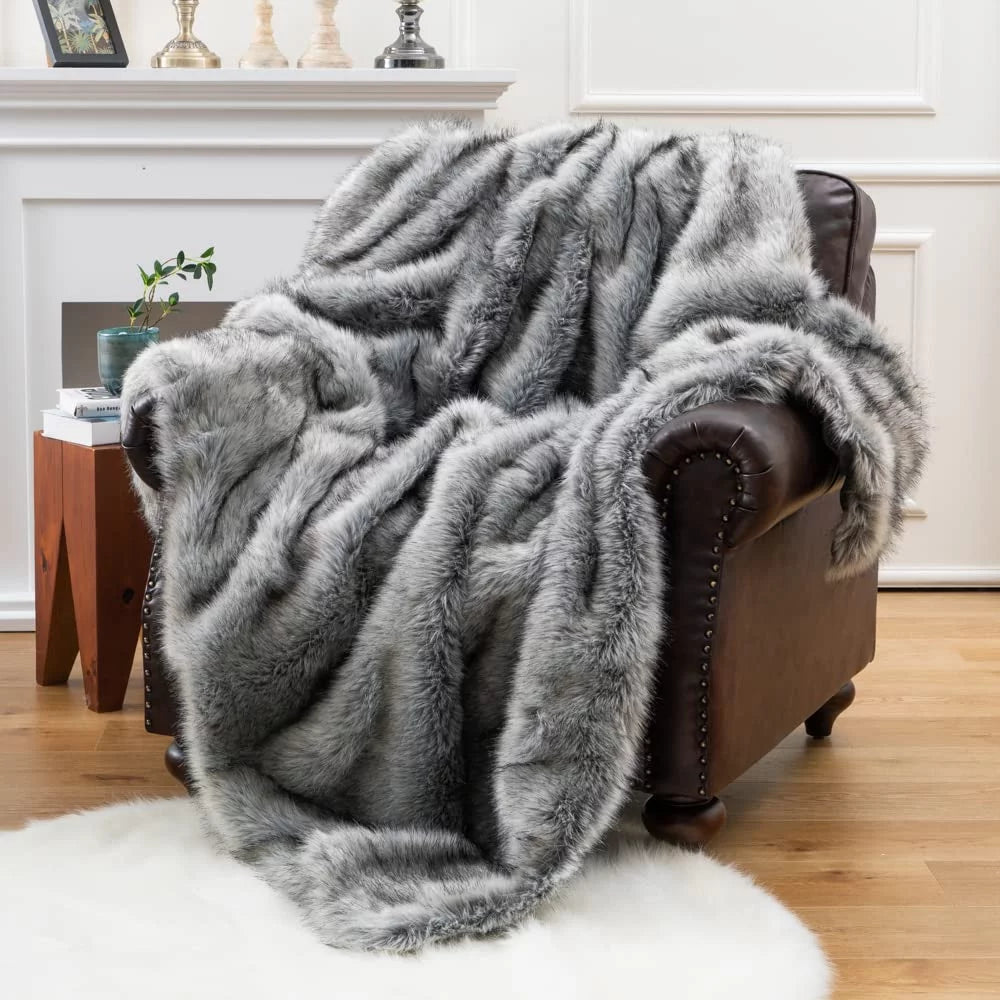 Grey 60"x80" Faux Fur Throw Blanket Y98135