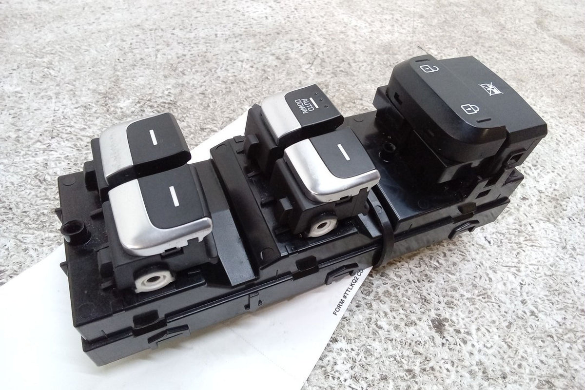Pre-Owned Kia Sportage Driver Side Master Window Switch X928415