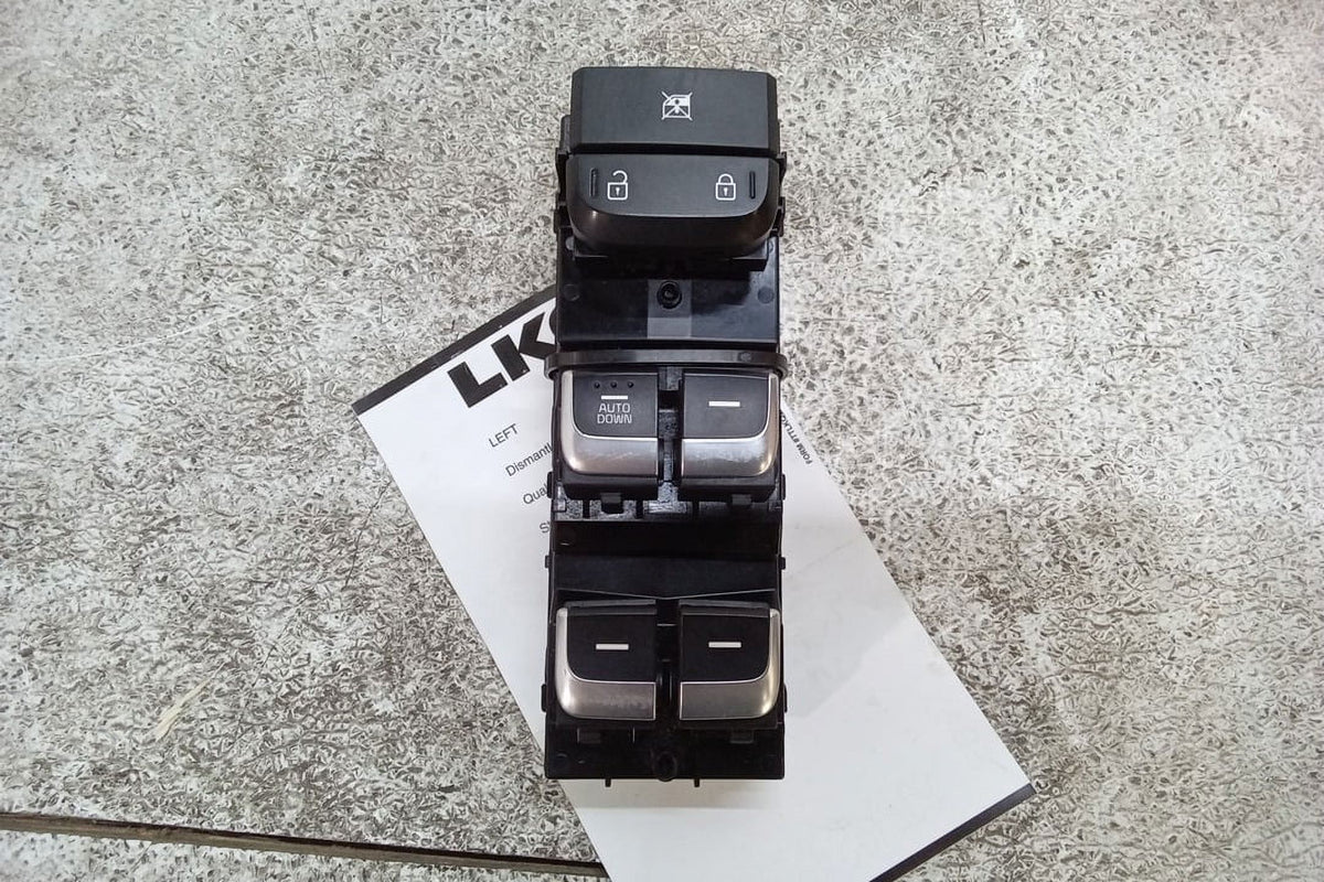 Pre-Owned Kia Sportage Driver Side Master Window Switch X928415