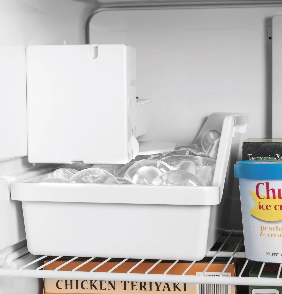 17.5 cu.ft. White Top Freezer Refrigerator G615
