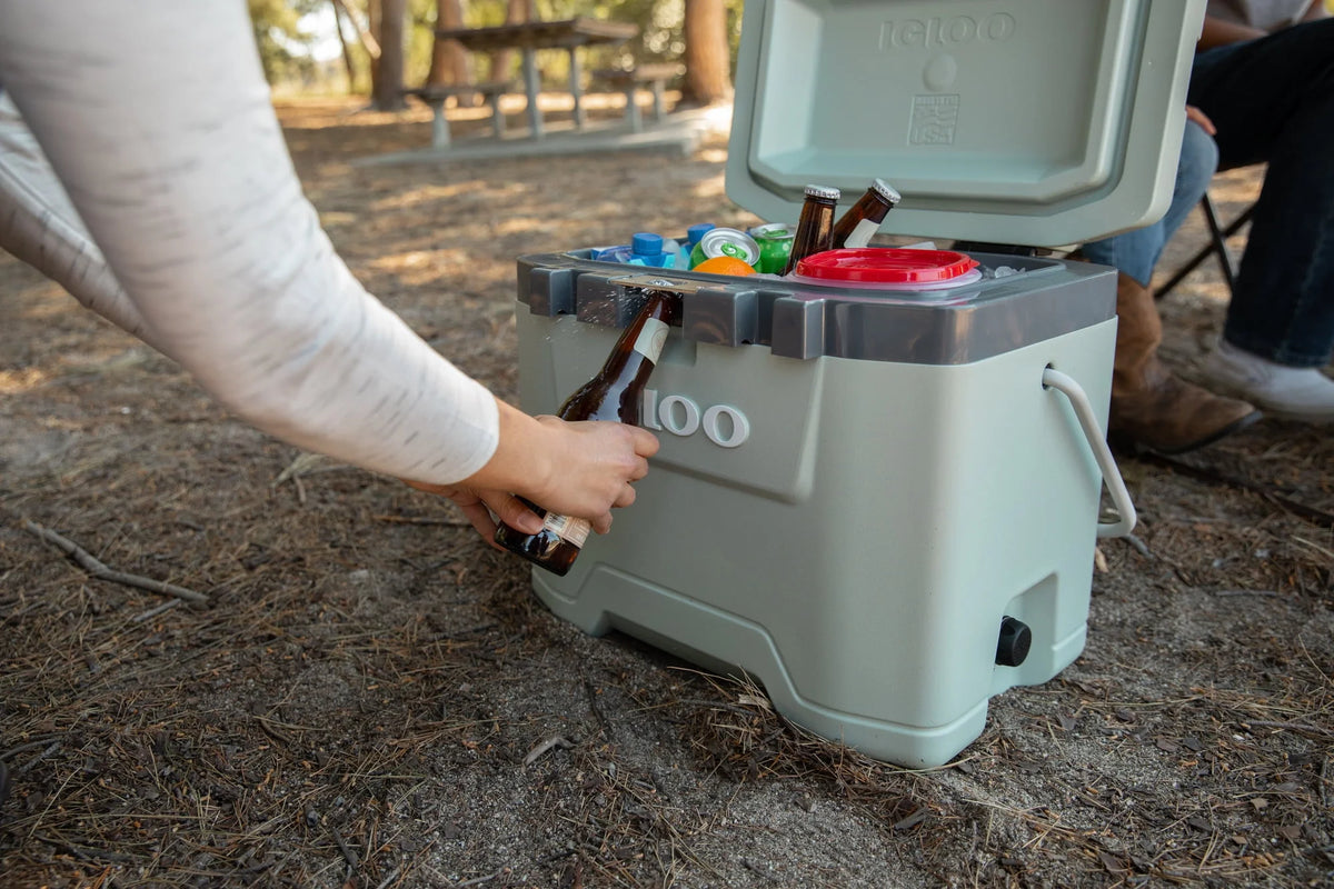 25 QT Ice Chest Cooler D6168