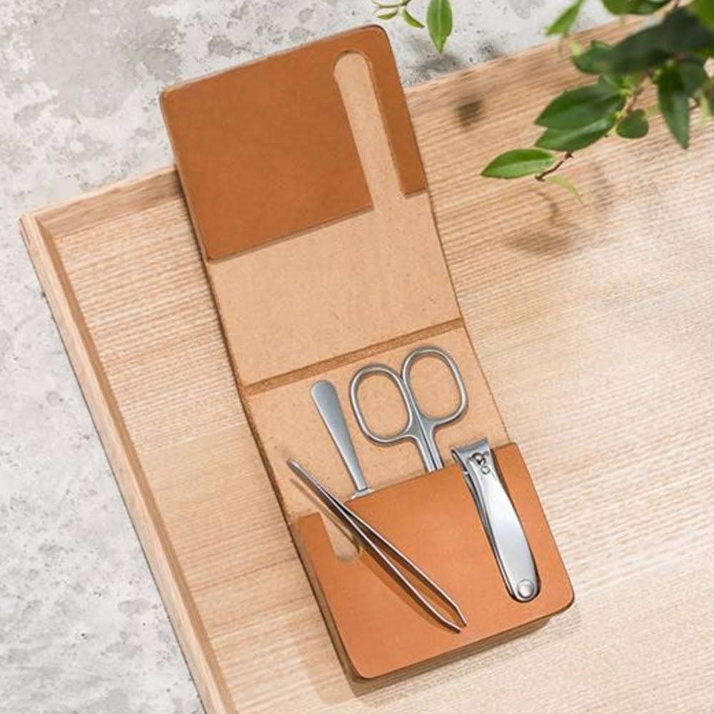 Travel Manicure Set in Cowhide Case O382774